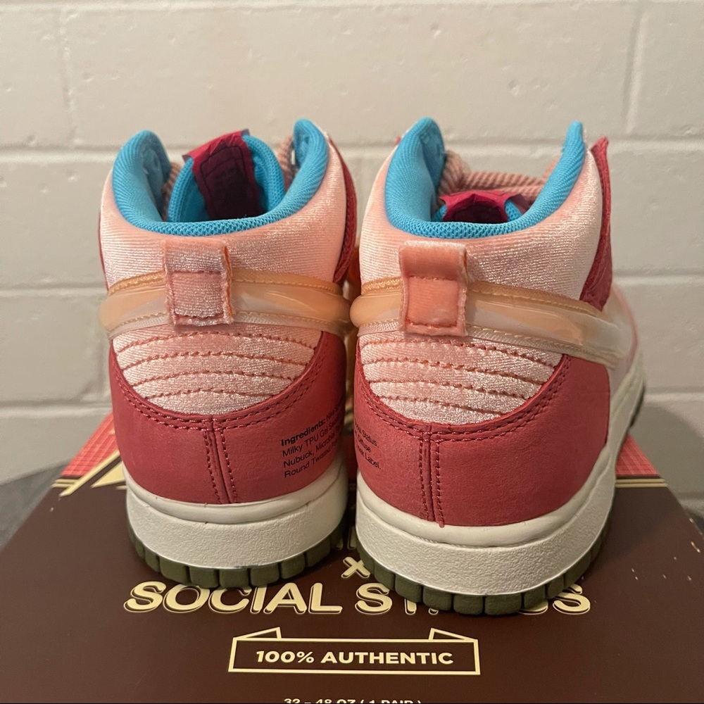 Nike Dunk Mid Social Status Strawberry Milk Gem